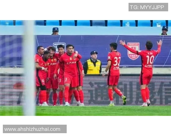 上海足球队以59分稳居冠军赛积分榜首位争冠形势一片大好