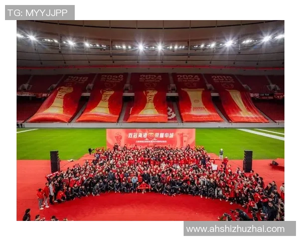 上海足球队战术之争引发热议球迷与专家各执己见探讨未来发展方向